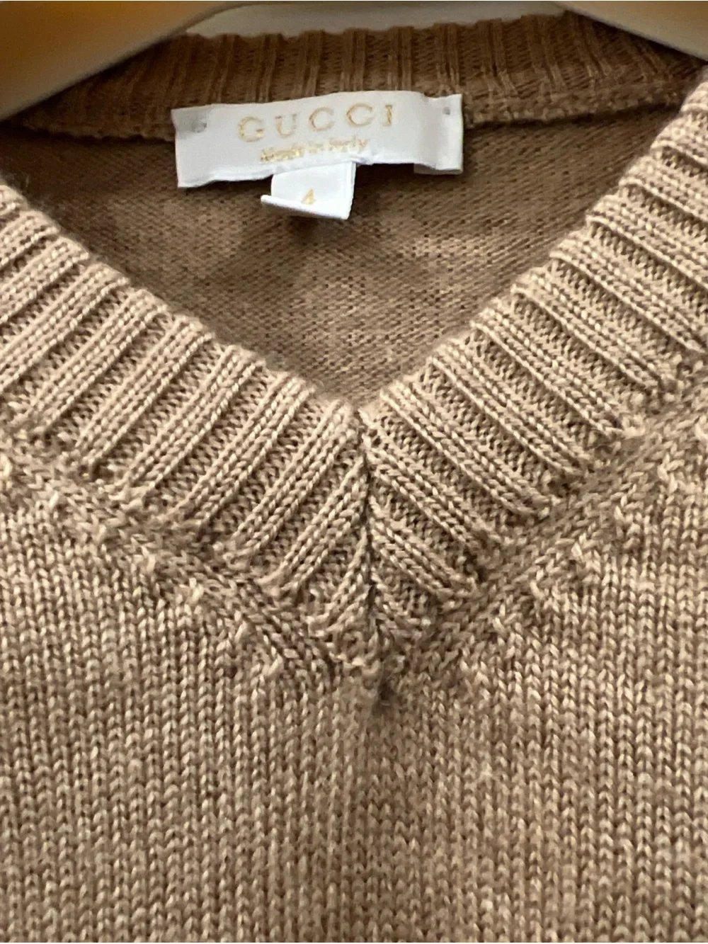 Gucci boys Brown V-Neck pullover Wool/leather patches on shoulder/ elbows  4 yo